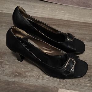 Chic Black Women's Heels with Buckle Detail